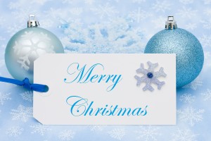 A blank gift tag on a blue snowflake background
